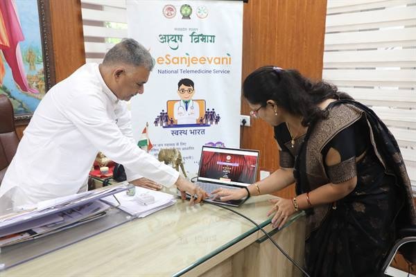 घर बैठे मोबाइल पर डॉक्टर से बात करें और अपनी बीमारी दूर भगाए