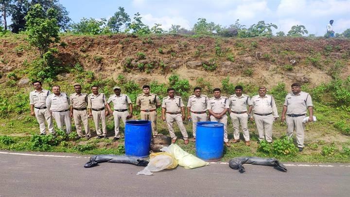अवैध शराब के विरुद्ध आबकारी विभाग की बड़ी कार्यवाही, 12 प्रकरण दर्ज