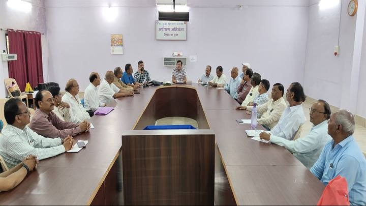 विद्युत वितरण कंपनी कर्मचारी व पेंशनर्स संगठनों की बैठक हुई