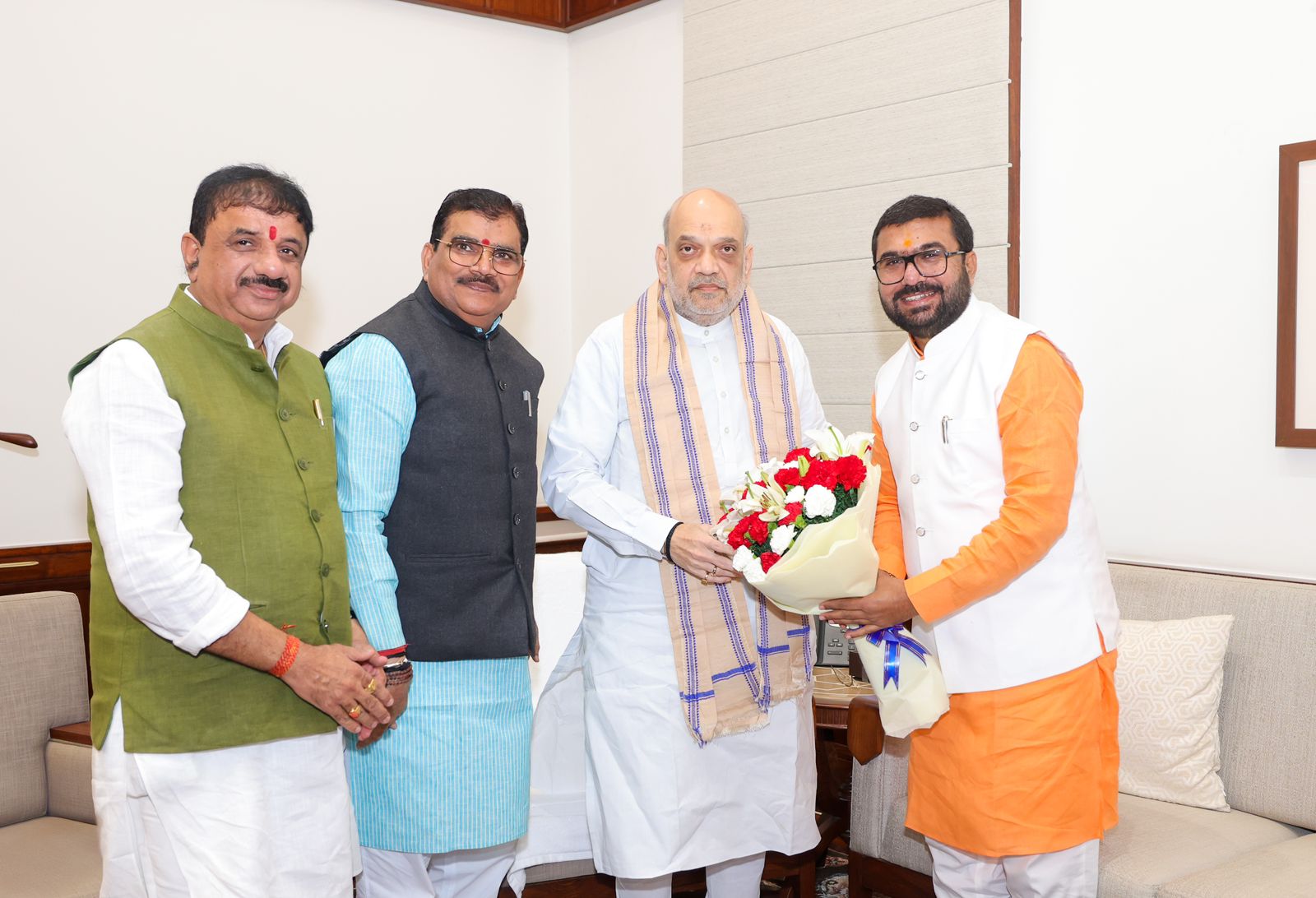 सांसद श्री साहू ने गृह मंत्री अमित शाह को दी बधाई