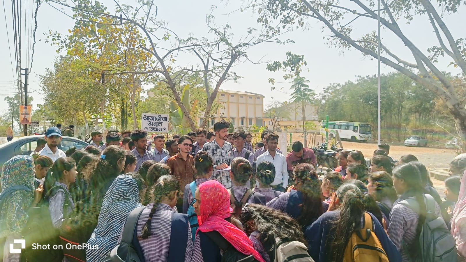 परीक्षा परिणाम एवं उच्च शिक्षा विभाग के गलत नियमों से नाराज छात्र संगठन एन.एस.यू.आई. ने सौंपा ज्ञापन