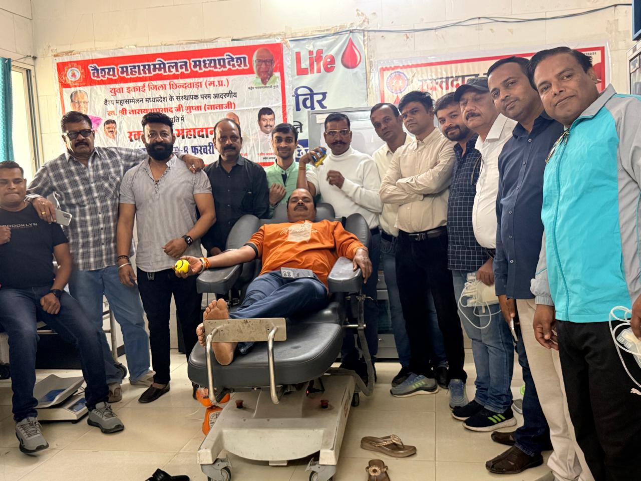 वैश्य महासम्मेलन सदस्यों ने किया रक्तदान शिविर का आयोजन 