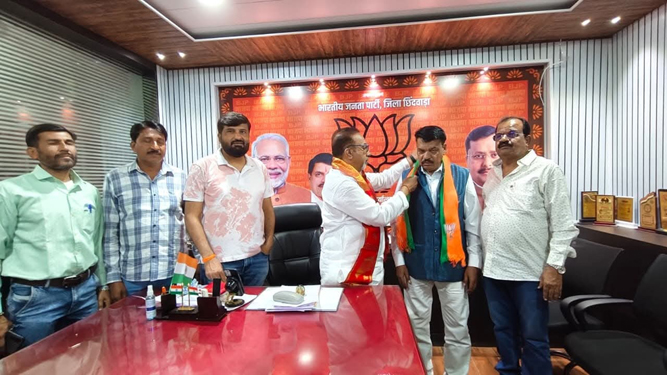 सेवानिवृत्त कृषि विकास अधिकारी ने ली भाजपा की सदस्यता