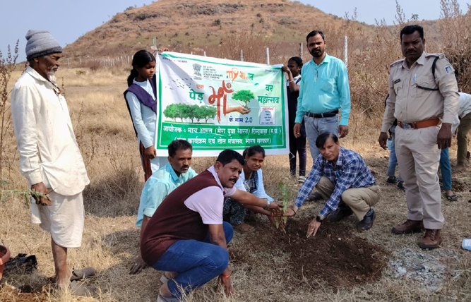 पिपरिया लालू हाई स्कूल में बताया पेड़ों का महत्व