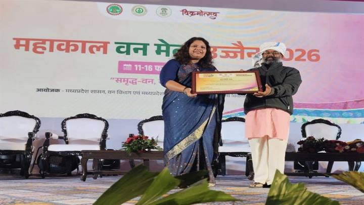 छिंदवाड़ा के नाड़ी वैद्य प्रीतम डोंगरे को उज्जैन में मिला तृतीय पुरस्कार