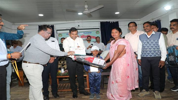 जिला स्तरीय ओलंपियाड प्रतियोगिता के विजेताओं, शिक्षकों एवं पालकों का किया सम्मान