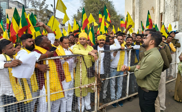 गोंडवाना ने की बस स्टैंड में आमसभा, रैली निकालकर दिया ज्ञापन