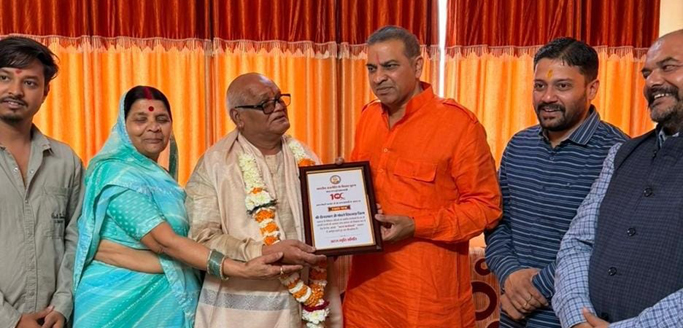 अटल जन्मशताब्दी वर्ष के अवसर पर पुराने जनसंघीयों का किया गया सम्मान