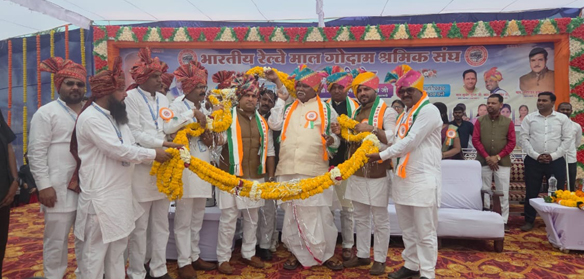 राष्ट्रीय महामंत्री का भारतीय रेल्वे मॉल गोदाम श्रमिक संघ ने किया सम्मान