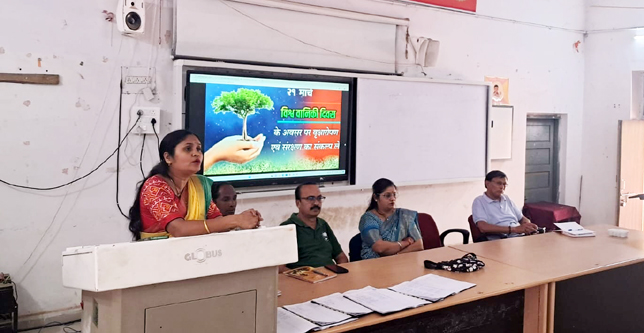 विद्यार्थियों ने विश्व वानिकी दिवस पर प्रकृति की पाठशाला को समझा
