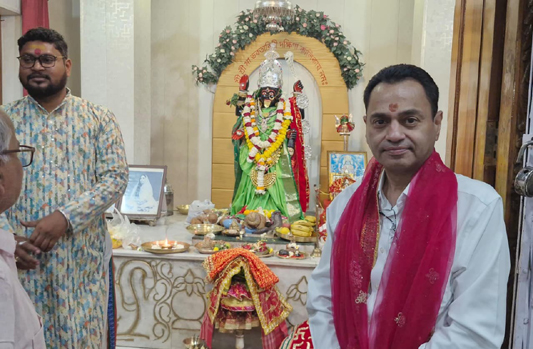 नकुलनाथ ने मंदिर में टेका माथा और मुस्लिमों को दी ईद की मुबारकवाद