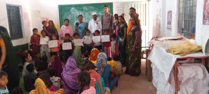 आंगनवाड़ी के बच्चों को दिए गए विद्यारंभ प्रमाण पत्र