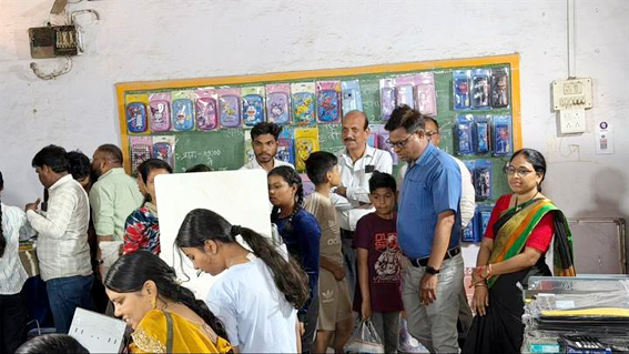 पुस्तक मेले में एक दिन में 6 लाख से अधिक की हुई बिक्री