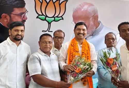 भाजपा जनजातीय मोर्चा प्रदेशाध्यक्ष का सांसद कार्यालय में किया स्वागत