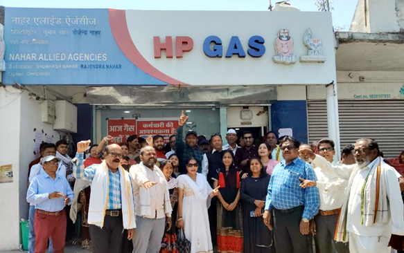 गैस एजेंसियों के खिलाफ कांग्रेस सेवादल ने किया प्रदर्शन