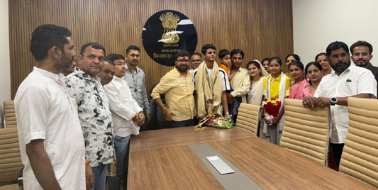 सांसद  ने उत्कृष्ट परिणाम लाने पर विधार्थियों का किया सम्मान