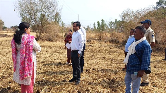 कलेक्टर ने किया फसल सत्यापन व उपार्जन केंद्रों का  निरीक्षण