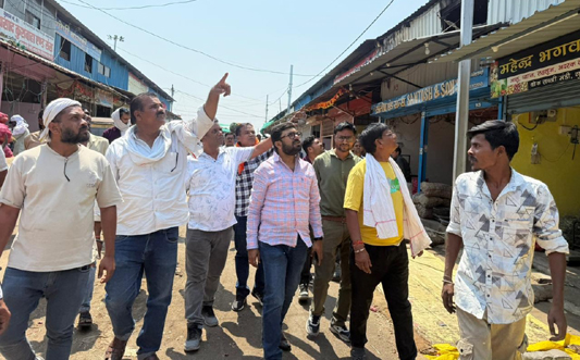 सब्जी मंडी में आग से हुए नुकसान को जायजा लिया सांसद ने