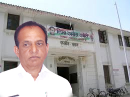 अपराधियों के साथ होर्डिंग में सांसद की फोटो, कांग्रेस जिलाध्यक्ष ने लिया आड़े हाथों