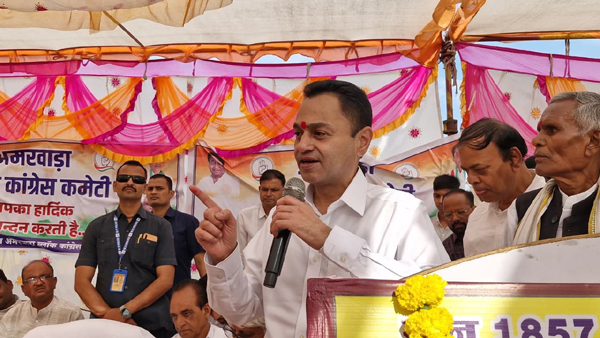 एनएसयूआई की क्रिकेट प्रतियोगिता में पहुंचे नकुलनाथ
