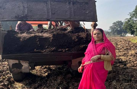 प्रशासनिक अधिकारी की बेटी खेती से कमा रही 2 लाख रूपए प्रतिमाह