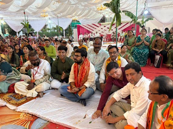 श्री शिव महापुराण कथा में शामिल हुए सांसद बंटी विवेक साहू