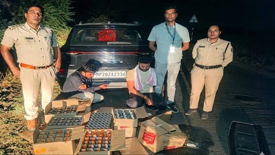 चौरई में आबकारी विभाग की बड़ी कार्रवाई, 70.89 लीटर विदेशी मदिरा जब्त
