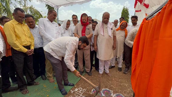 बेरडी और तिगांव के सरस्वती शिशु मंदिर को सांसद ने दी आर्थिक सहायता