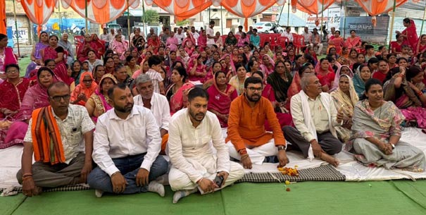 शहर में आयोजित श्रीमद भागवत कथाओं के कार्यक्रमों में शामिल हुए सांसद