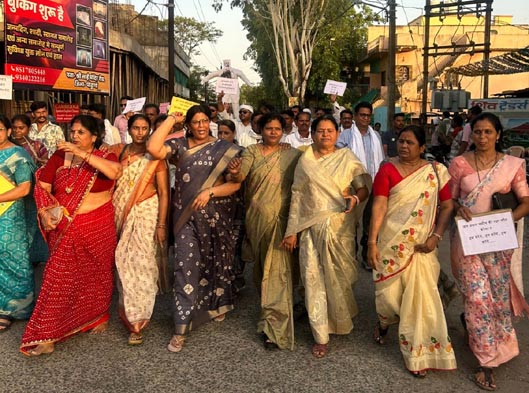 पांढुर्ना में महिला कांग्रेस ने गृहमंत्री के खिलाफ किया प्रदर्शन