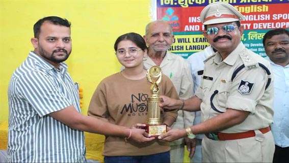 बच्चों को आगे बढ़ाने डीएसपी कोल्हे अपने खर्च से चला रहे प्रशिक्षण केंद्र