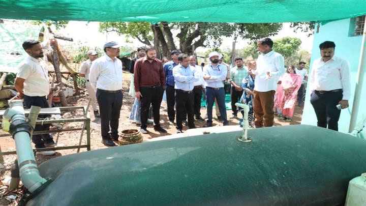 सामरबोह के बायो रिसोर्स सेंटर के किसान से कलेक्टर ने ली जानकारी