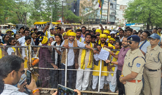 गोंडवाना समग्र विकास क्रांति आंदोलन के नेतृत्व में सौंपा ज्ञापन