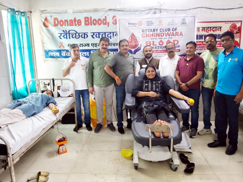 रोटरी के रक्तदान शिविर में 51 रक्तदाताओं ने किया रक्तदान