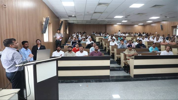 सभी विभाग आयुष्मान भारत एवं पीएम राहत योजना को गंभीरता से लें: कलेक्टर