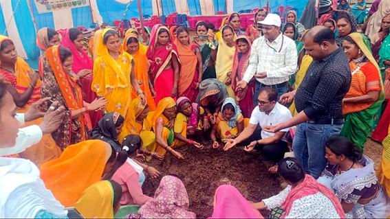  आदिवासी महिलाओं को दी परंपरागत बीज संरक्षण की जानकारी