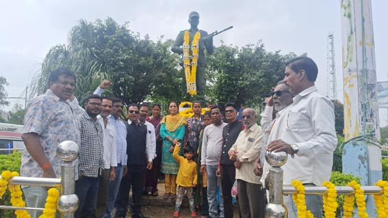 कांग्रेस सेवादल ने दी अमित ठेंगे के बलिदान दिवस पर श्रद्धांजलि 