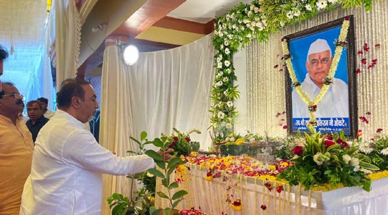 भाजपा जिलाध्यक्ष शेषराव यादव ने स्व. रामनाथ ओकटे को दी श्रद्धांजलि
