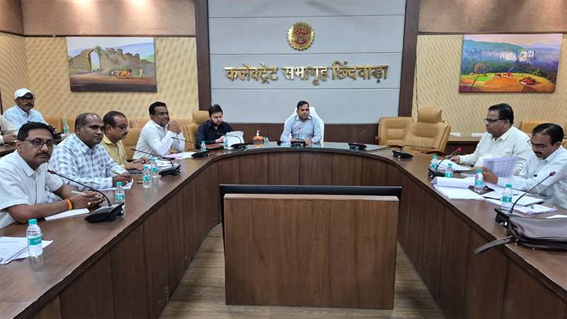 कलेक्टर ने दिए तामिया, परासिया और जुन्नारदेव बीआरसी को कारण बताओ नोटिस 