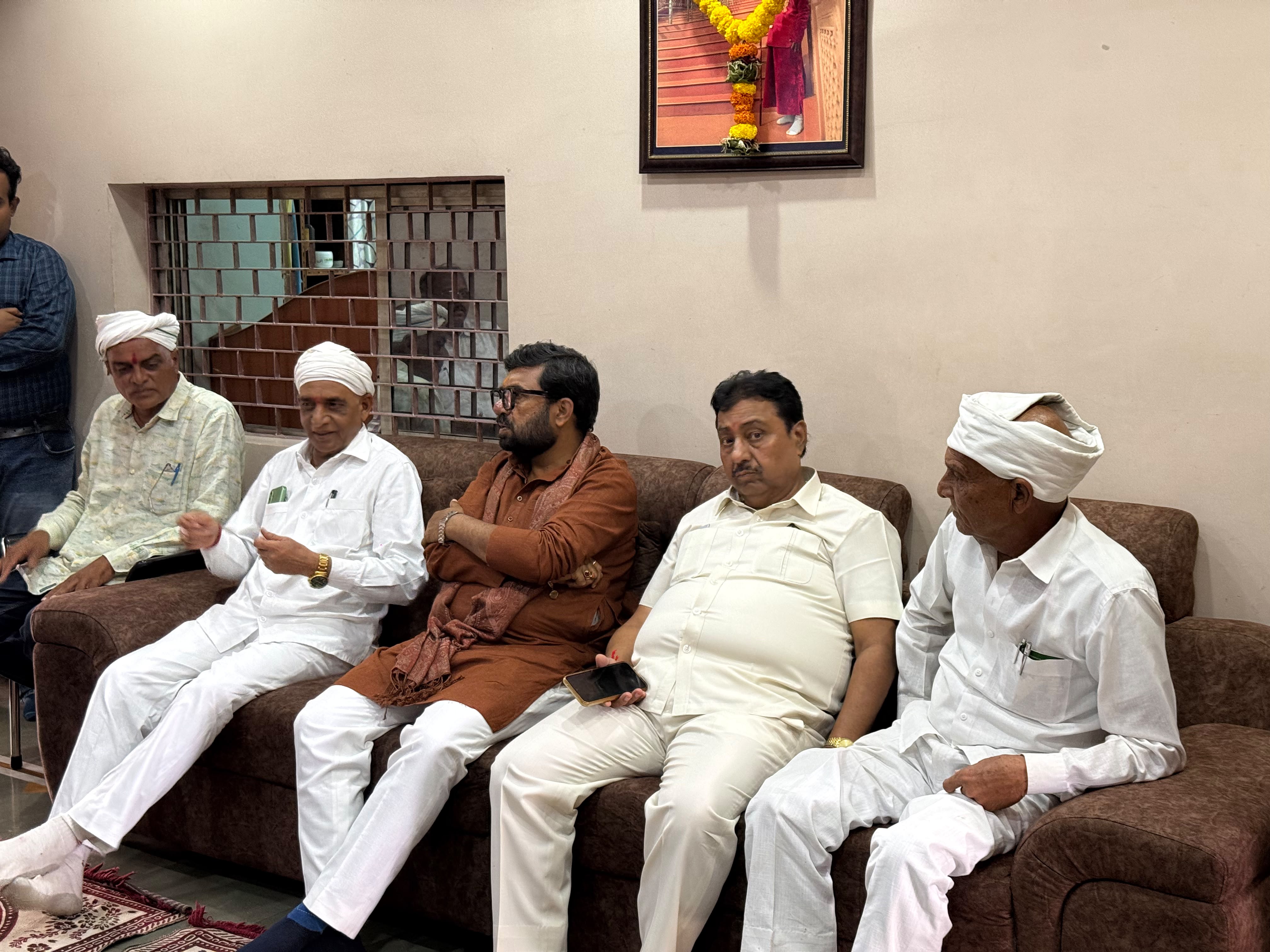 सांसद ने स्वर्गीय रामनाथ ओकटे को दी भावभीनी श्रद्धांजलि