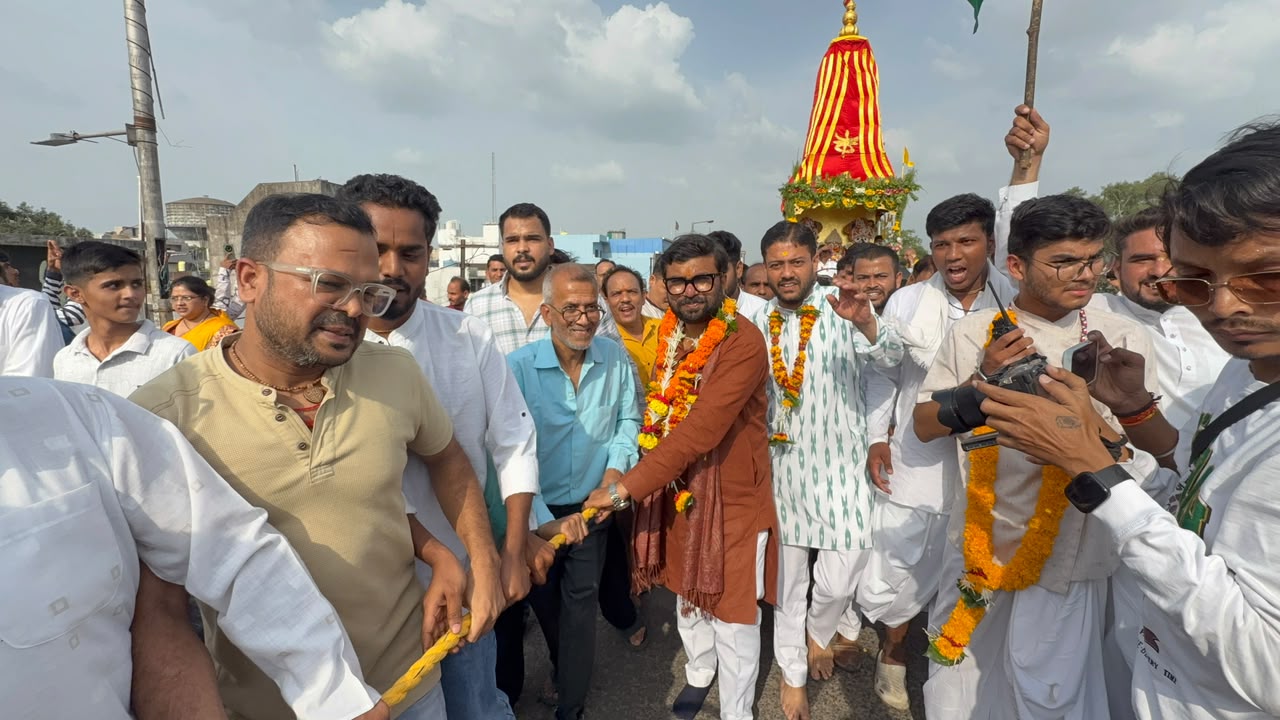 सांसद ने भगवान श्री जगन्नाथ का रथ खिंचकर आगे बढाया