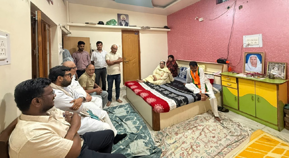 शोकाकुल परिवारों से मिलकर सांसद ने जताई संवेदनाएं