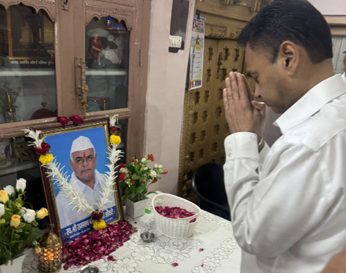 पूर्व सांसद नकुलनाथ शोकाकुल परिवारजनों के बीच पहुंचे
