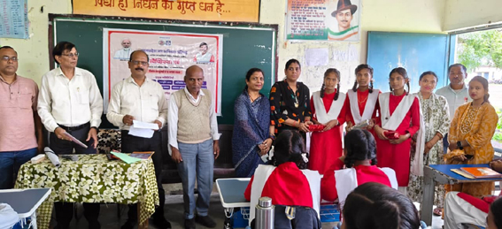 प्रकृति संतुलन के लिए पौधरोपण आवश्यक विषय पर निबंध लिखकर जीते पुरस्कार