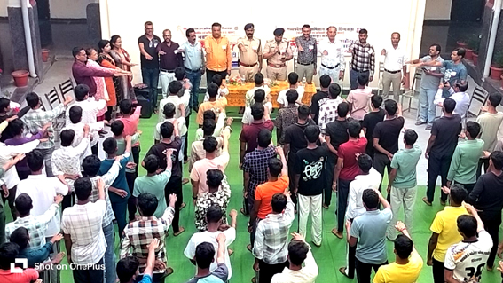 नशे से दूरी है ज़रूरी अभियान के तहत युवाओं ने ली नशामुक्ति की शपथ