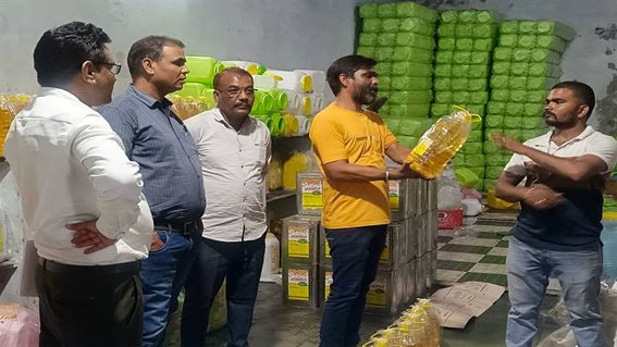 शिवशक्ति ट्रेडर्स को खाद्य विभाग ने दिया नोटिस