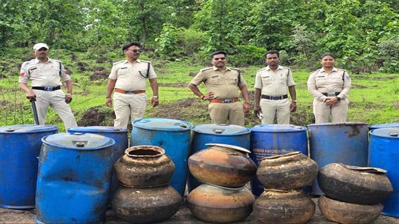 80 लीटर कच्ची शराब व 15 हजार किग्रा महुआ लाहन बरामद