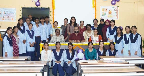 पॉलिटेक्निक कॉलेज में नवप्रवेशित विद्यार्थियों का तिलक लगाकर किया स्वागत
