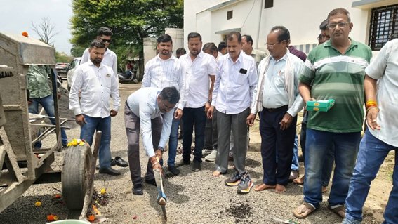 महापौर विक्रम अहके ने किया सीसी रोड का भूमिपूजन
