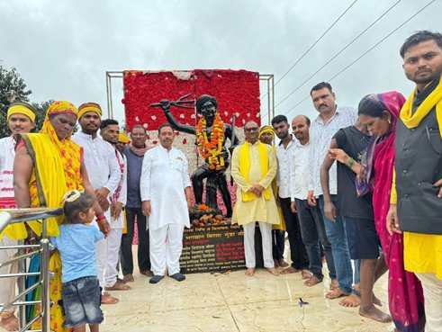 विश्व आदिवासी दिवस पर जिले भर में हुए आयोजन